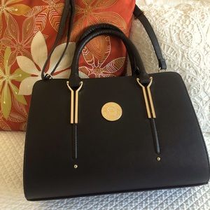 Farie Patent Leather Handle Shoulder Black Handbag